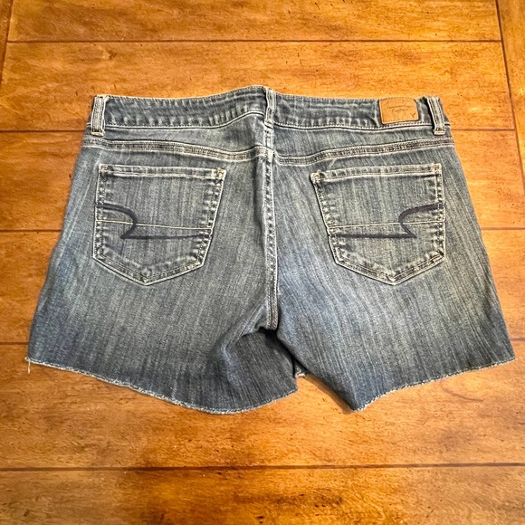 American Eagle Blue Denim Stretch Shorts Wmns Sz 12 S1102-526 - Picture 2 of 7